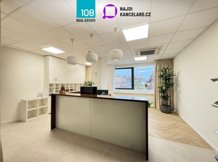 Pronájem kanceláře, 379 m²