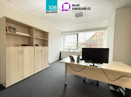 Pronájem kanceláře, 379 m²