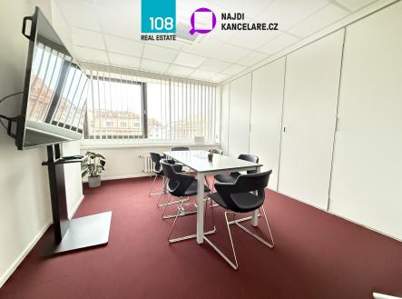 Pronájem kanceláře, 379 m²