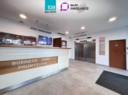 Pronájem kanceláře, 561 m²