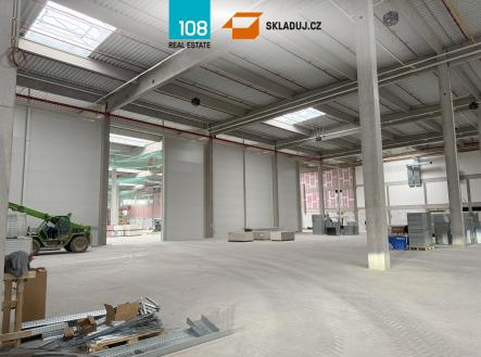 Pronájem komerčního objektu, sklad, 1 796 m²