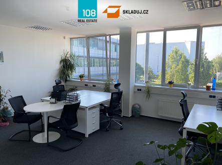 Pronájem kanceláře, 290 m²