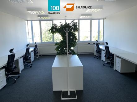 Pronájem kanceláře, 290 m²