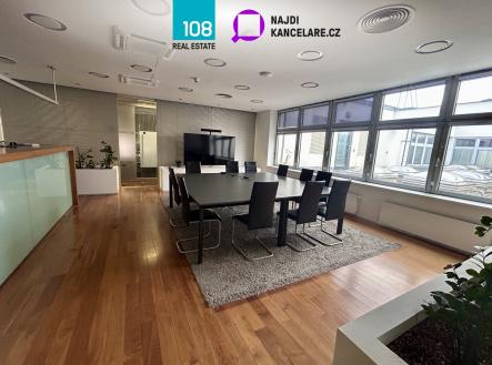 Pronájem kanceláře, 977 m²