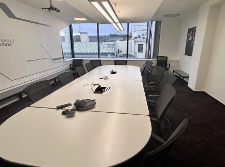 Pronájem kanceláře, 1 951 m²