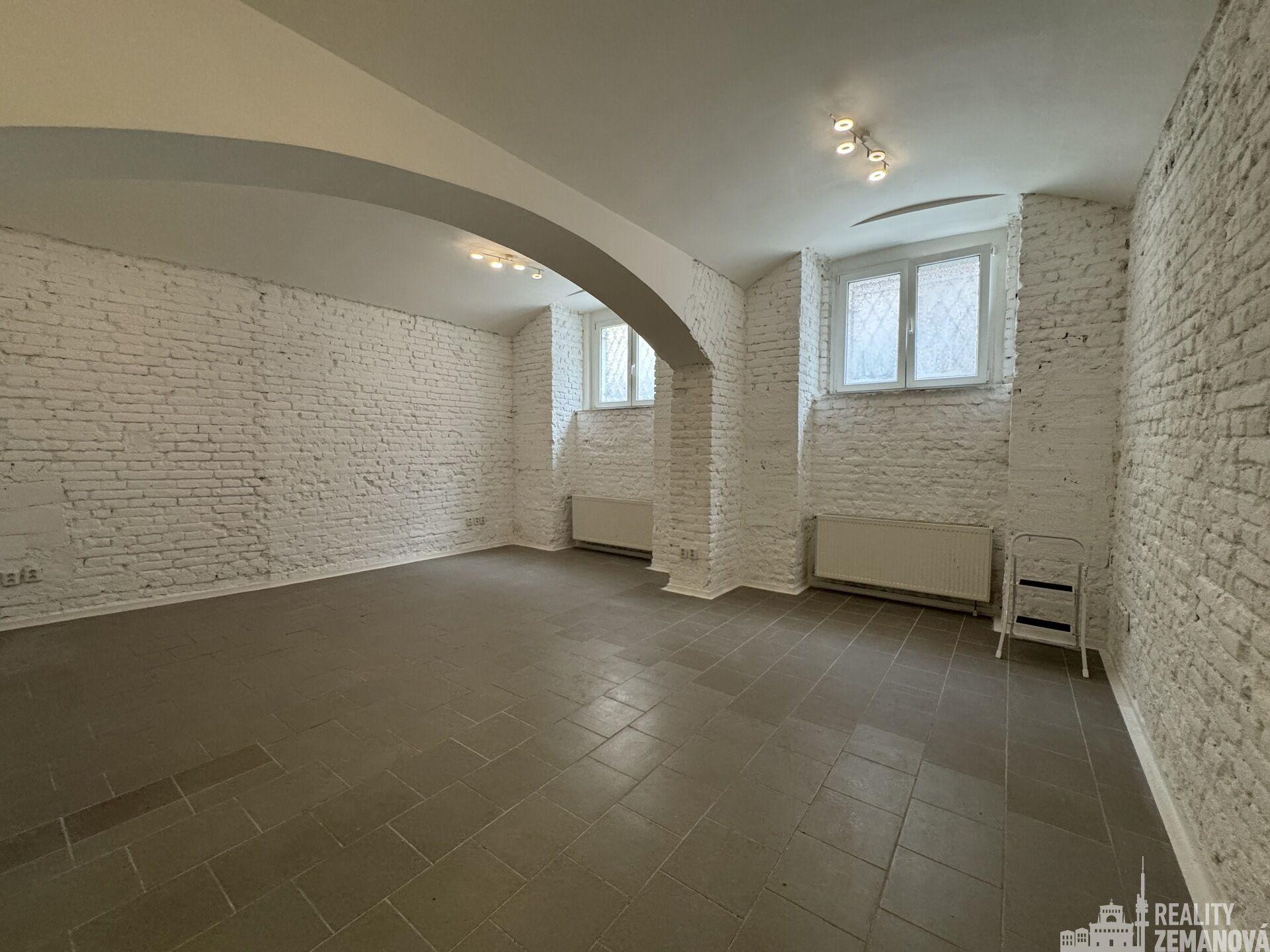 Zrekonstruovaný suterénní prostor u Letenského nám., 240 m2, Praha 7