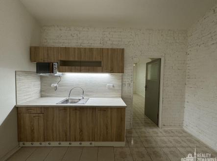 Pronájem kanceláře, 240 m²