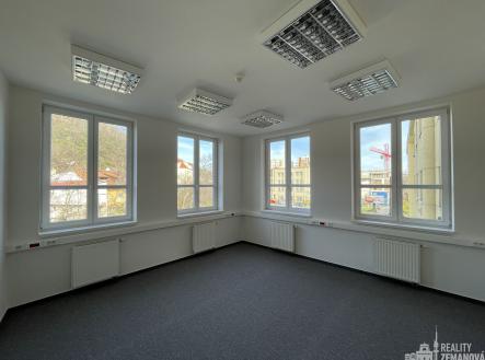 Pronájem - kanceláře, 350 m² obrázek