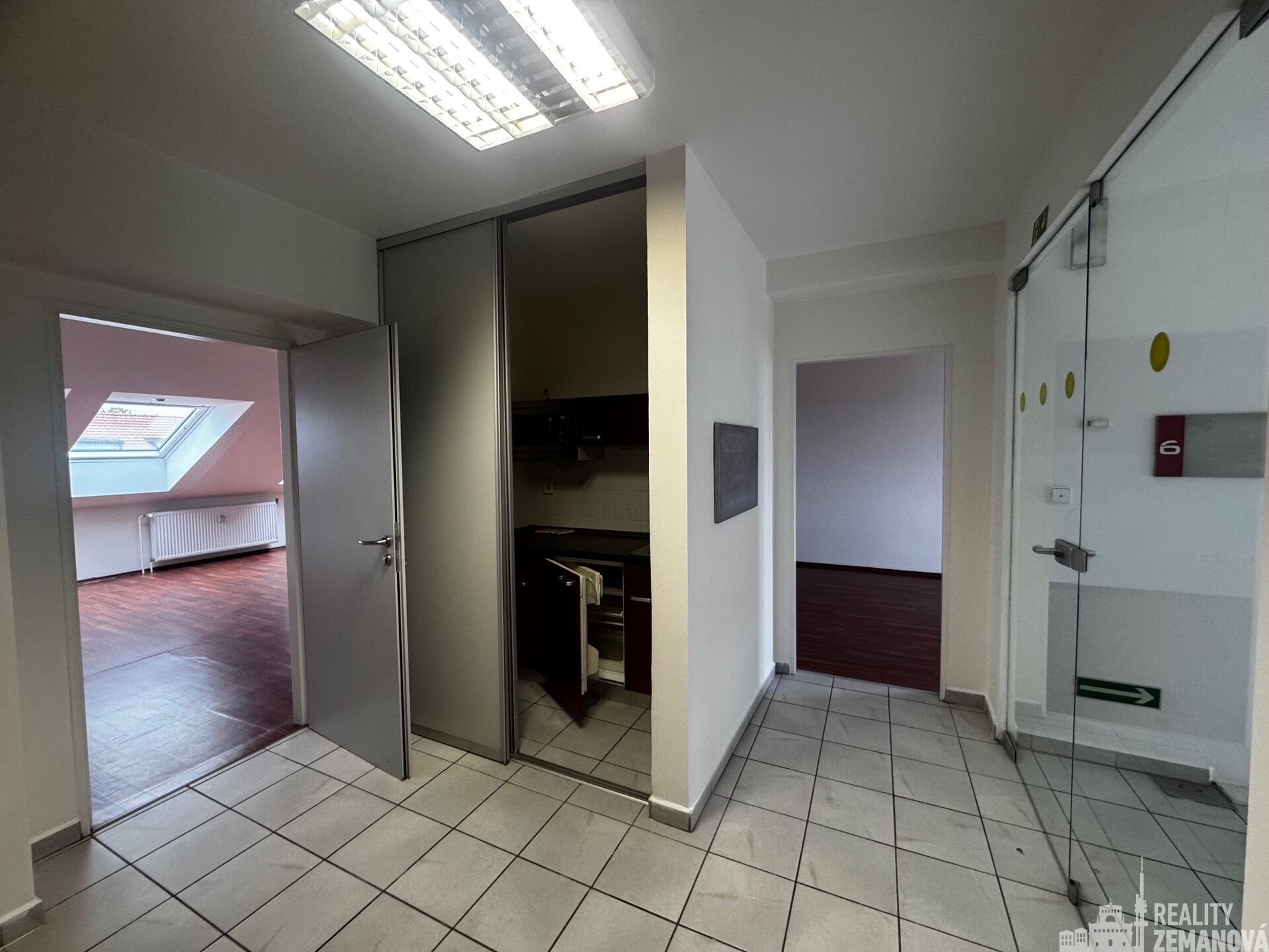 K pronájmu: kancelářské prostory, 115 m² – Lublaňská 42, Praha 2 (6. NP)