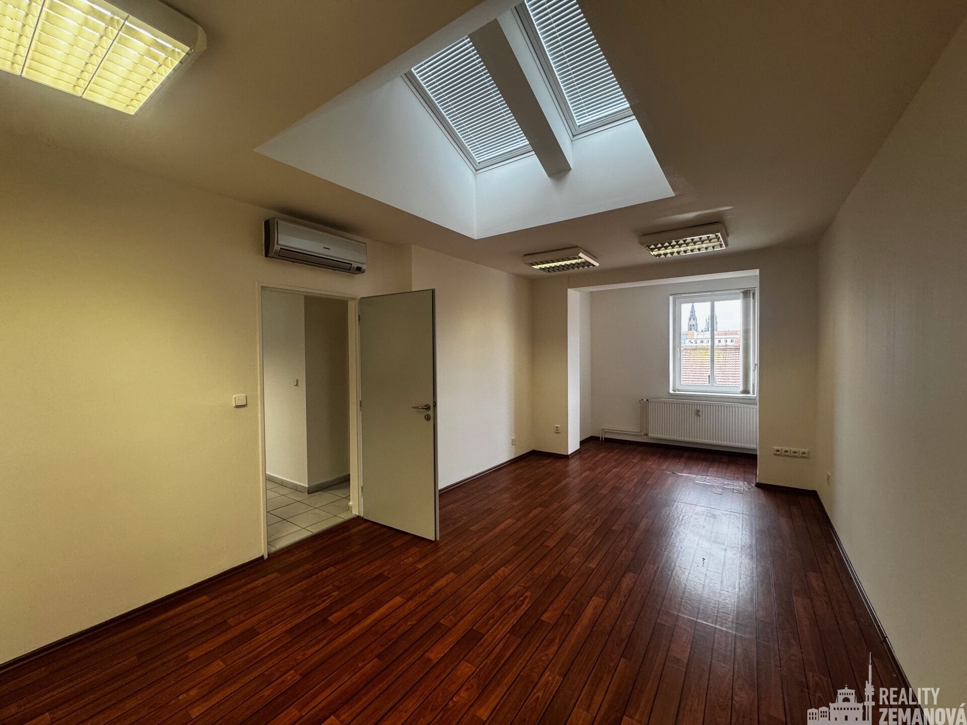 K pronájmu: kancelářské prostory, 115 m² – Lublaňská 42, Praha 2 (6. NP)