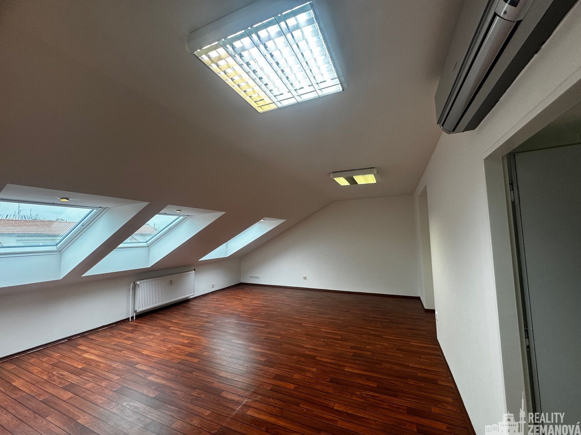 K pronájmu: kancelářské prostory, 115 m² – Lublaňská 42, Praha 2 (6. NP)