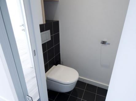 samostatné WC