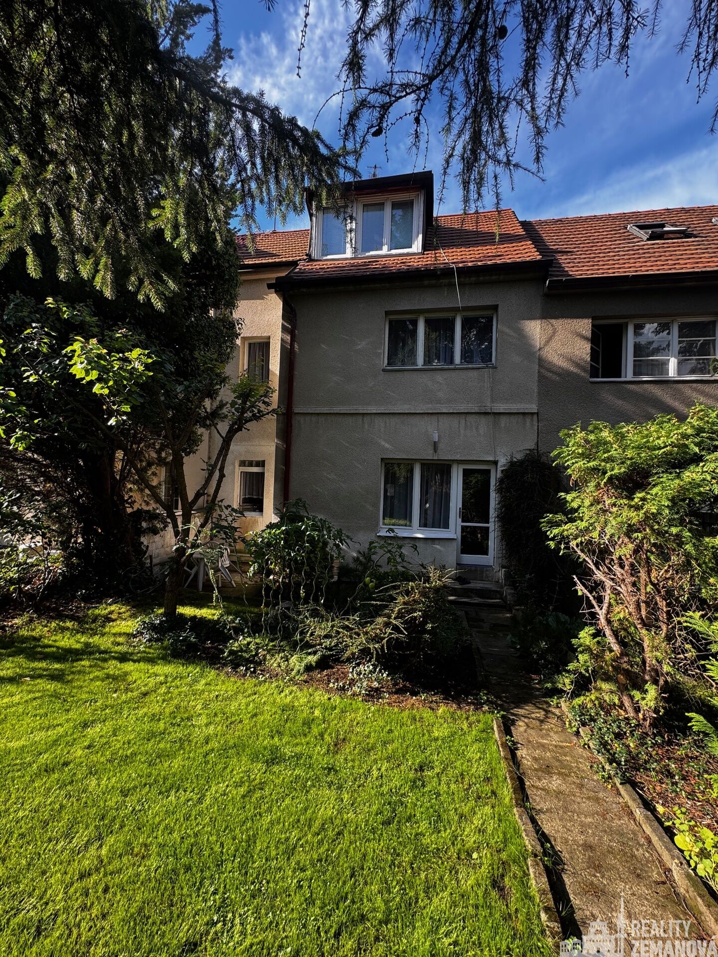 K dlouhodobému pronájmu rodinný dům 5+1 na Spořilově – Roztylské sady