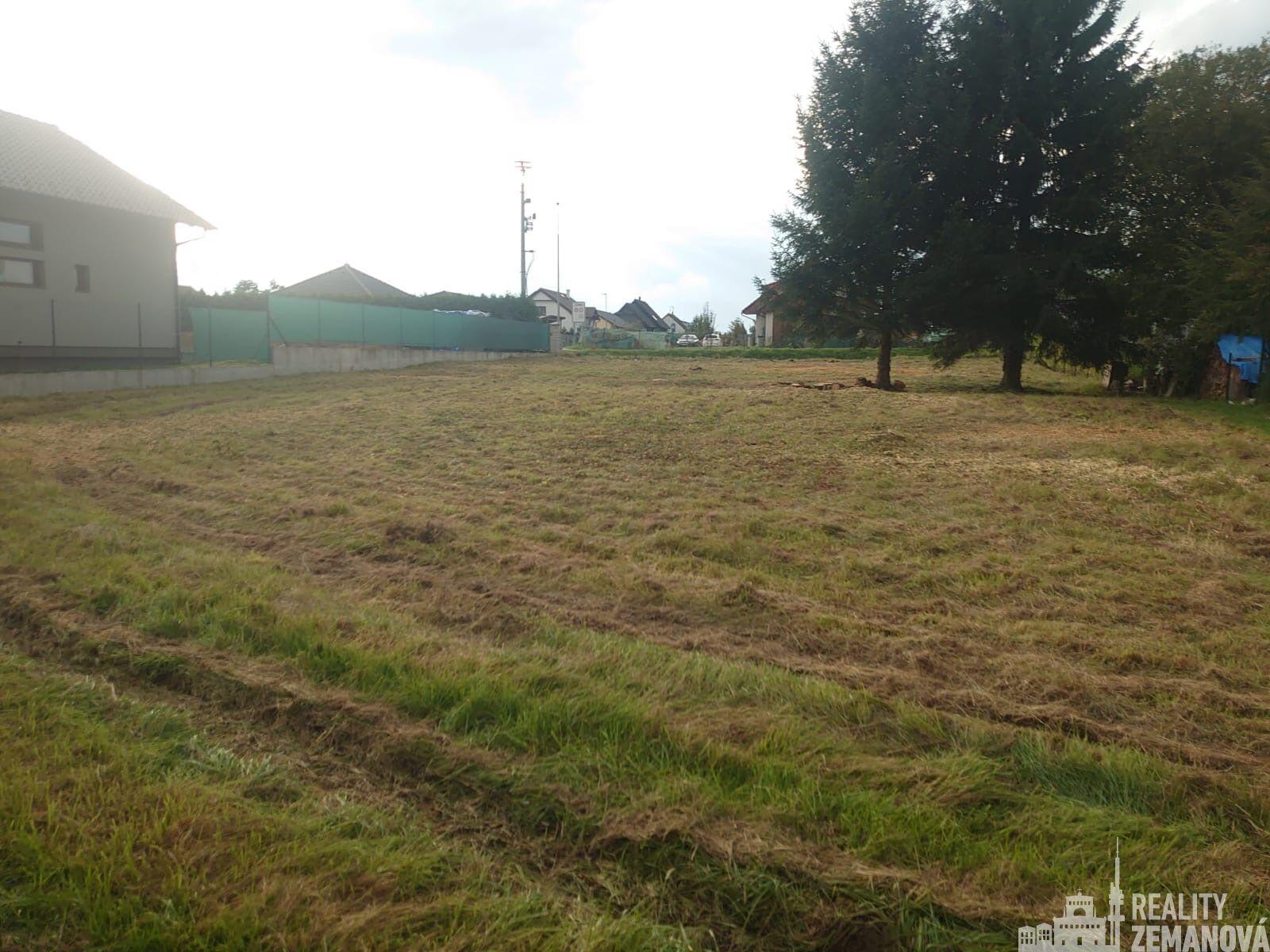 Velkorysý stavební pozemek 1 530 m² – Struhařov u Mnichovic, skvělý dojezd do Prahy