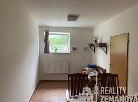 suterén kancelář/sklad