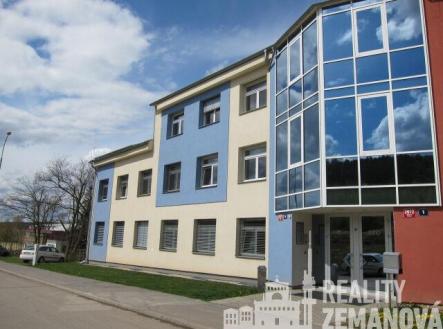 možnost využití zasedací místnosti v objektu