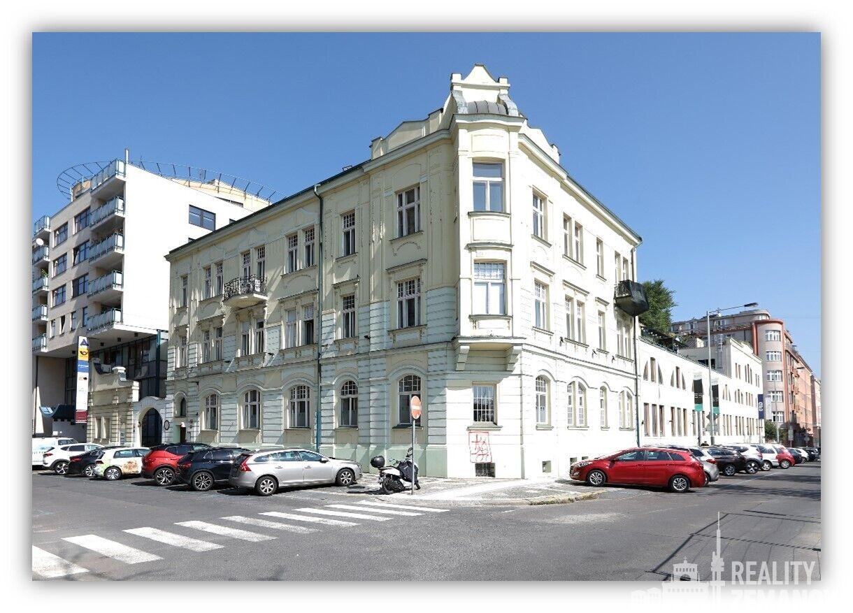 Nebytový prostor na kanceláře nebo ordinace, celkem 325,03 m2, v objektu AGORA FLORA, u metra Flora