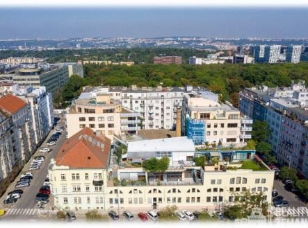 Pronájem kanceláře, 325 m²