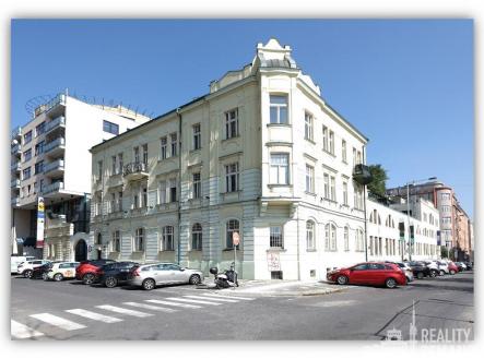 Pronájem kanceláře, 325 m²