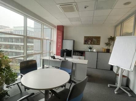 Pronájem kanceláře, 1 006 m²