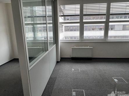 Pronájem kanceláře, 740 m²