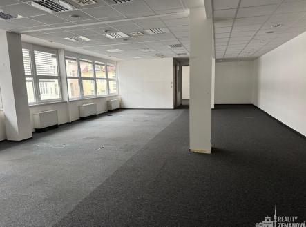 Pronájem kanceláře, 740 m²