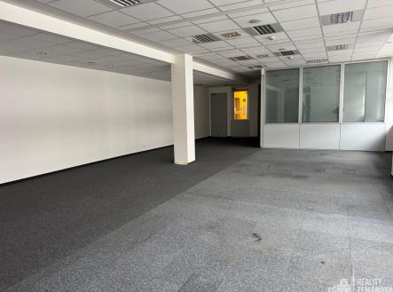 Pronájem kanceláře, 740 m²