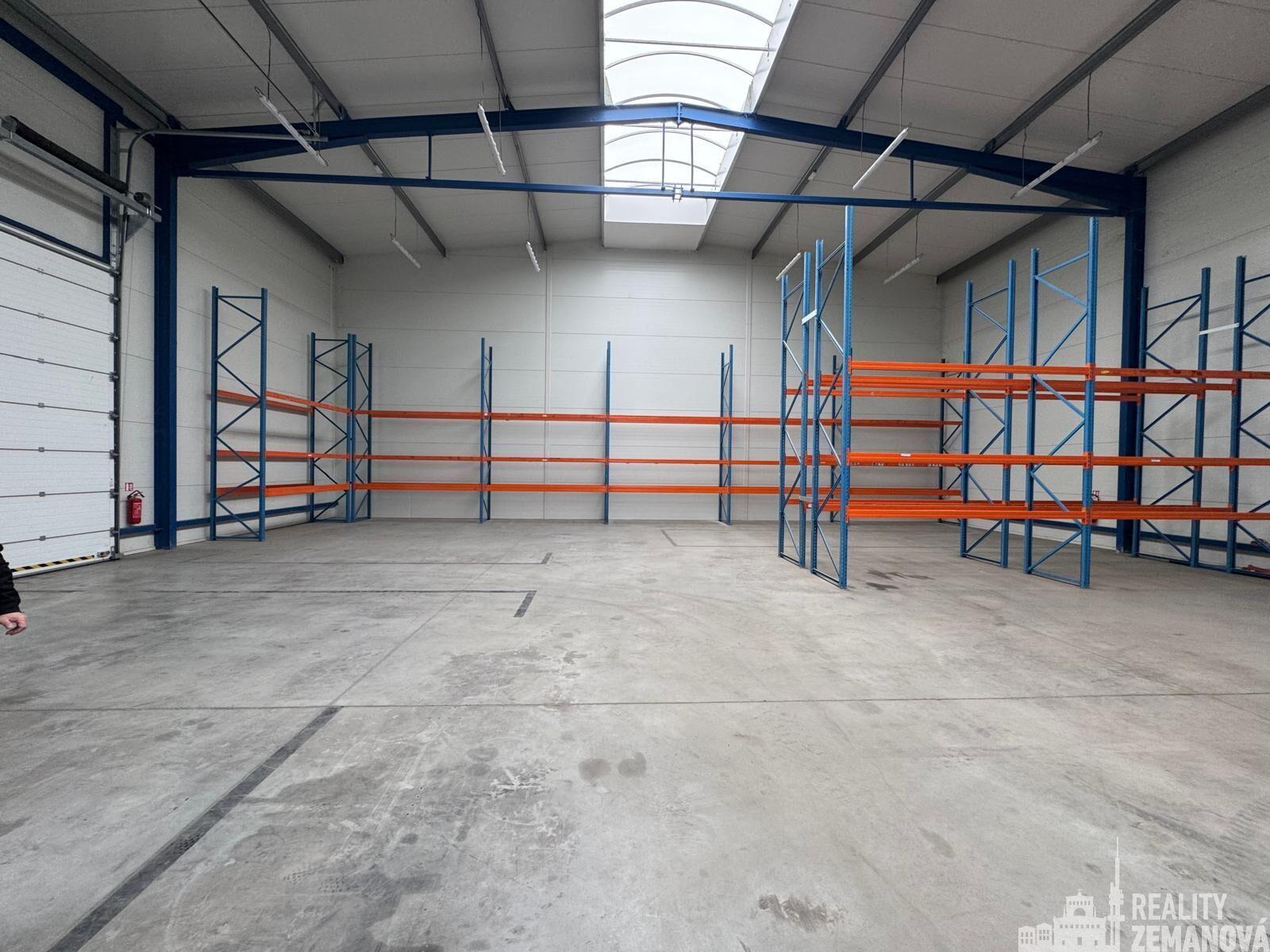 Moderní skladová/výrobní hala  468 m2 + 72 m2 kanceláří, TOP lokace u sjezdu D6, Velká Dobrá