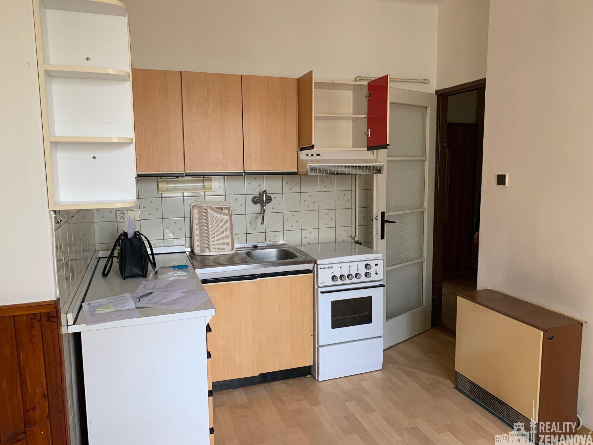 Byt 1+1 u M Strašnická, P-10