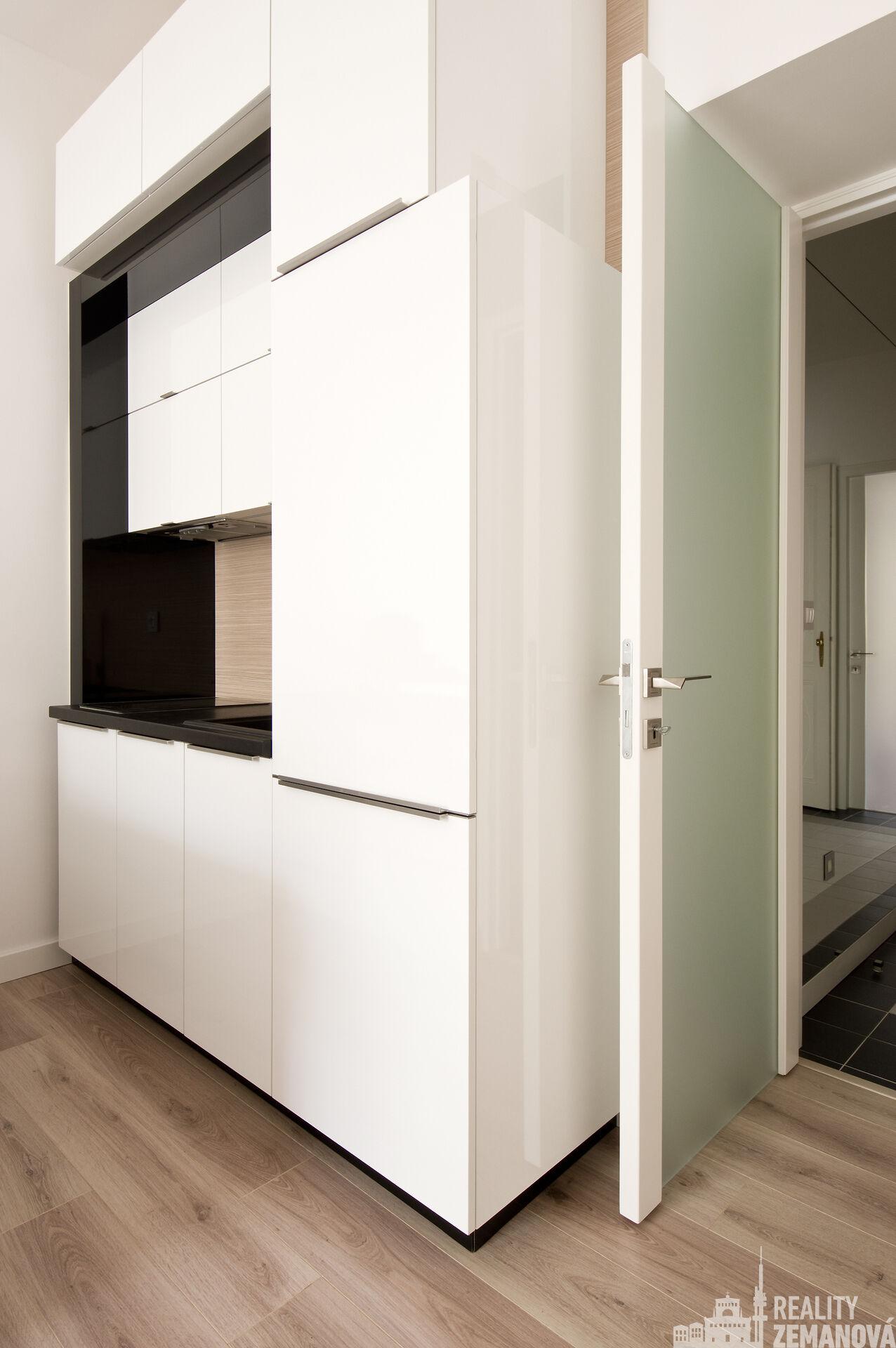 Reprezentativní byt 2+kk, 3.NP, 51 m2, mezi metrem Flora a Jiřího z Poděbrad, Praha 3