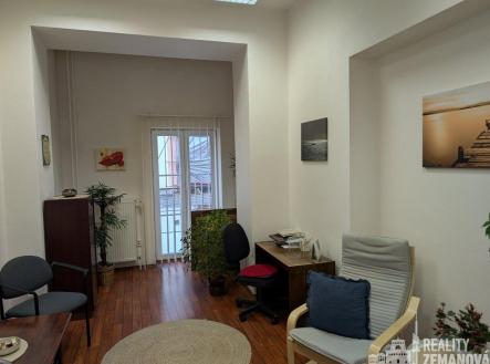 Pronájem kanceláře, 81 m²