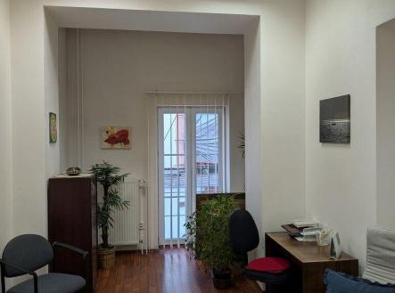 Pronájem kanceláře, 81 m²