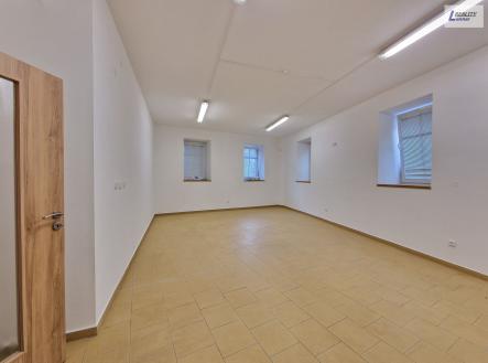 Pronájem - kanceláře, 71 m²