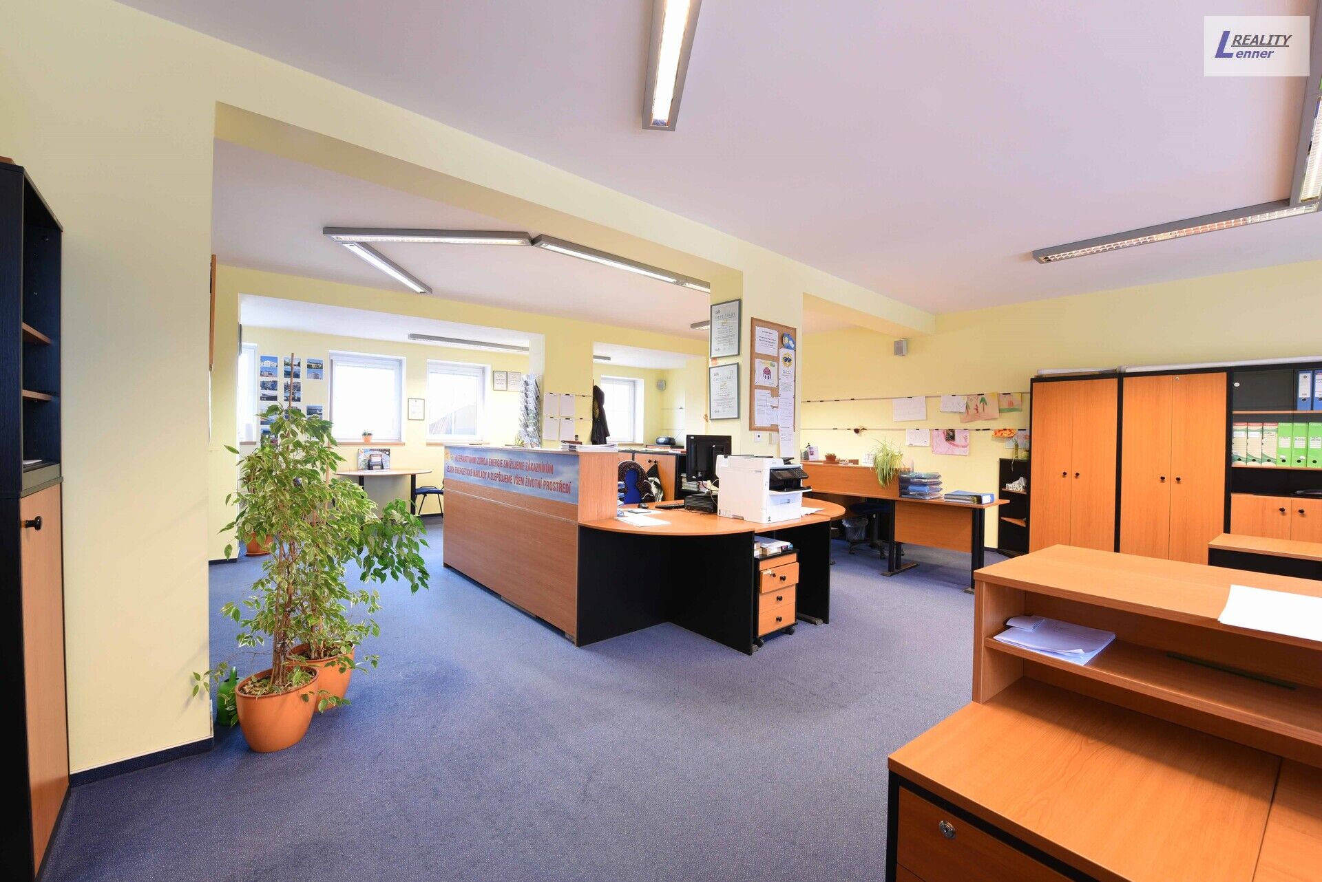 Kancelářské prostory k pronájmu 173 m2, 1. patro, parkování