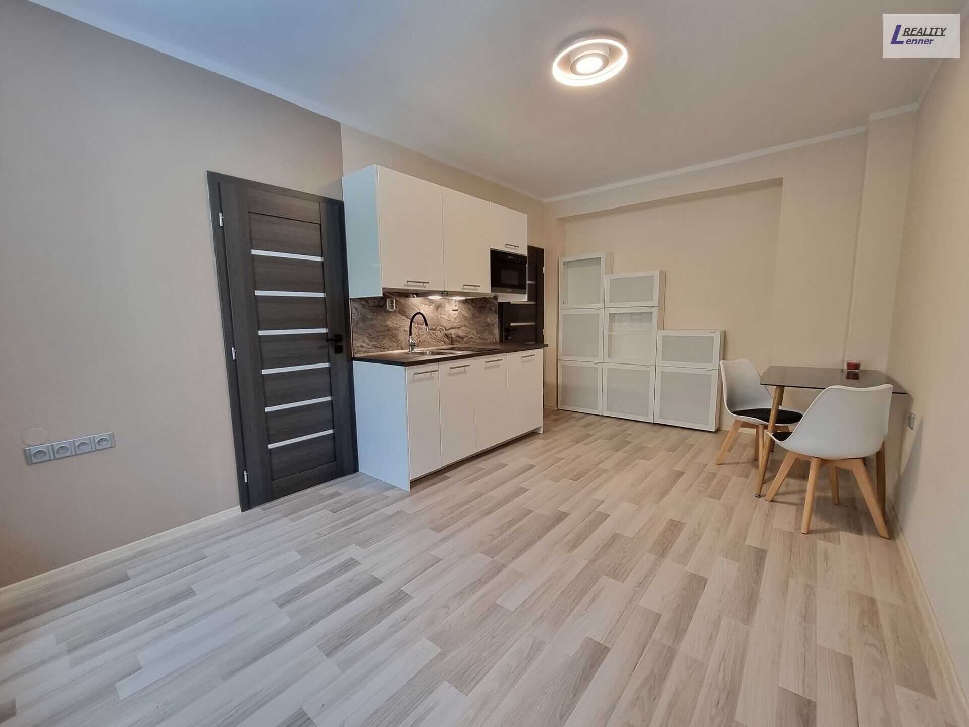 Pronájem bytu 2+kk, 36 m2, cihla, zv. přízemí