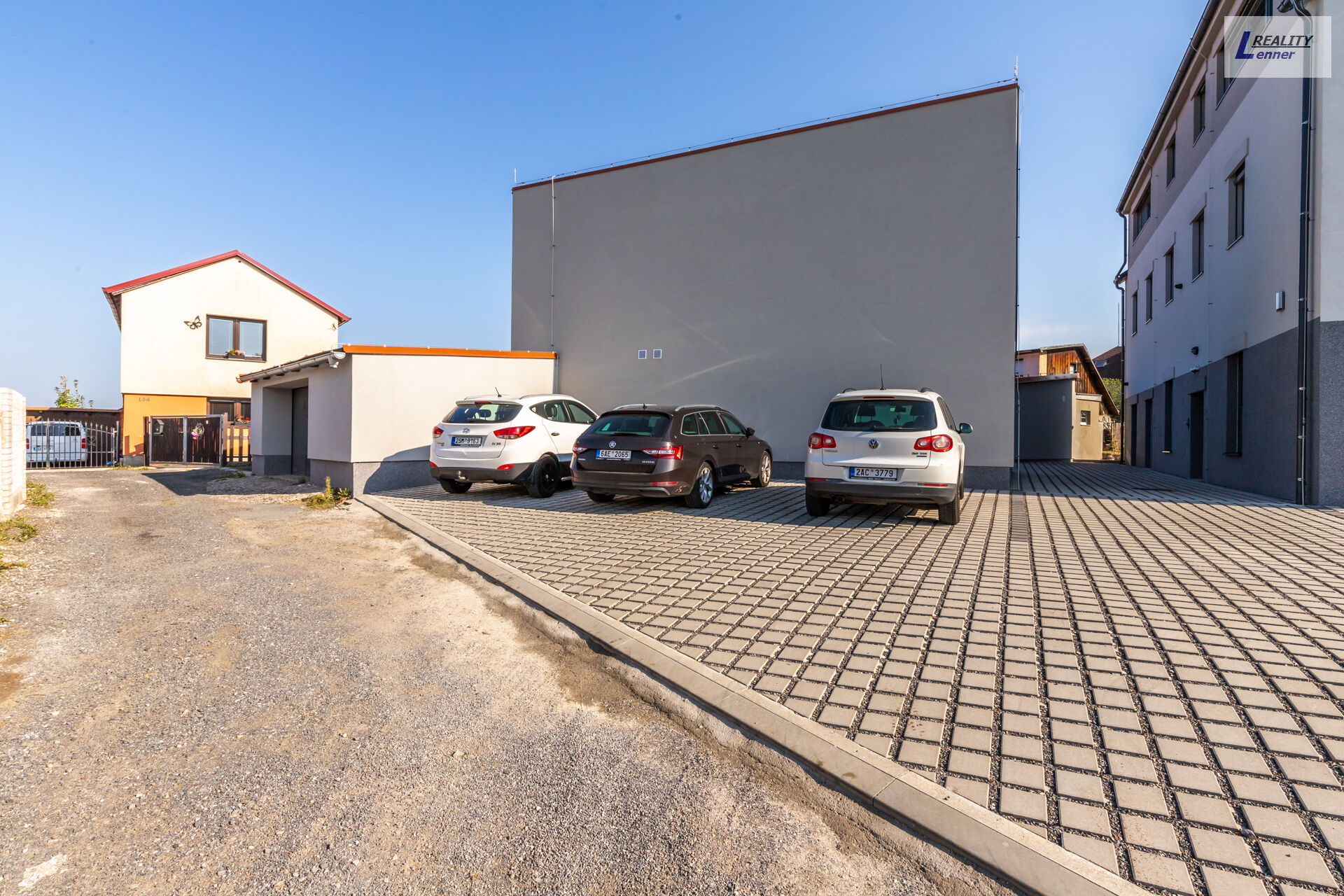 Pronájem bytu 4+kk/ garáž, park. stání, 1. patro, 70 m2, cihla