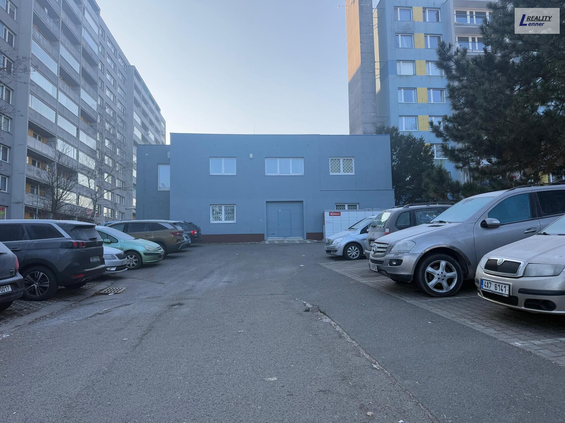 Pronájem komerční budovy (obchodní, skladovací a kancelářské prostory), 661 m2 na pozemku 892 m2