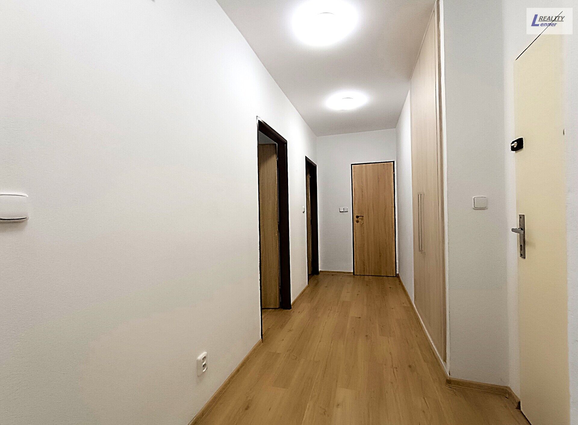 Pronájem bytu 2+1, cihla, 54 m2, 1. patro, balkon