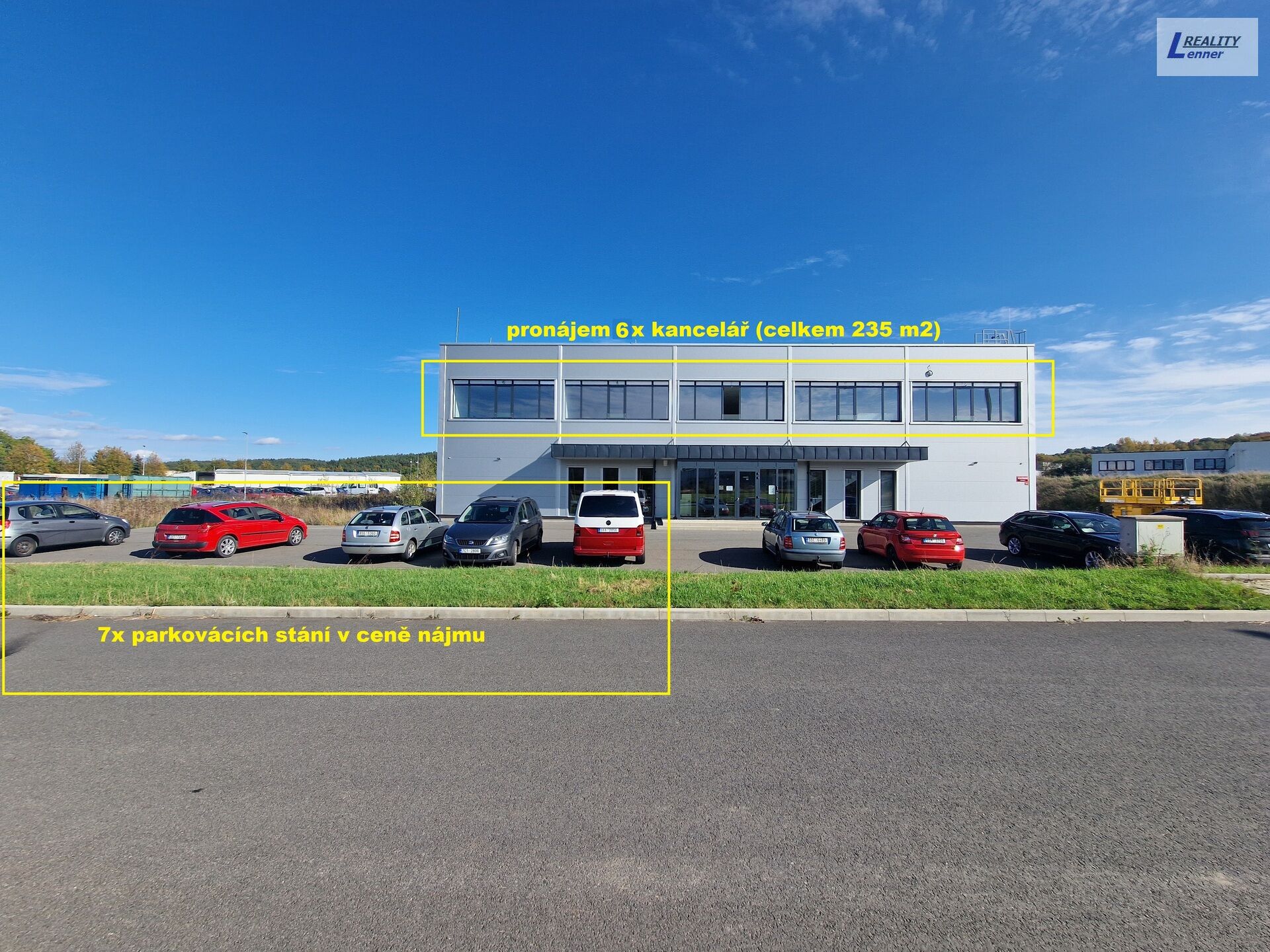 Pronájem kancelářských prostor (6x kancelář) celkem 235 m2, 7x parkovací stání