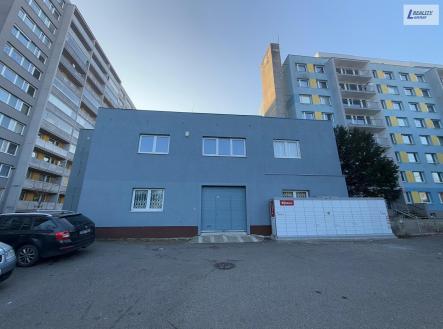 Pronájem - skladovací prostor, 350 m²
