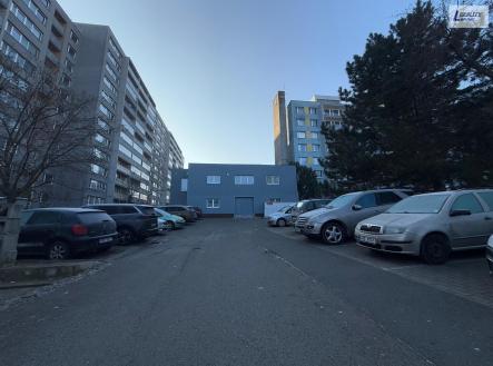 Pronájem - skladovací prostor, 350 m²