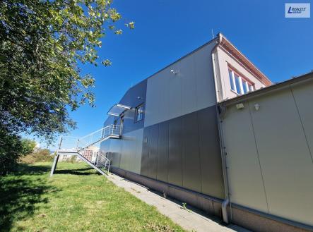 Pronájem komerčního objektu, obchodní centrum, 490 m²