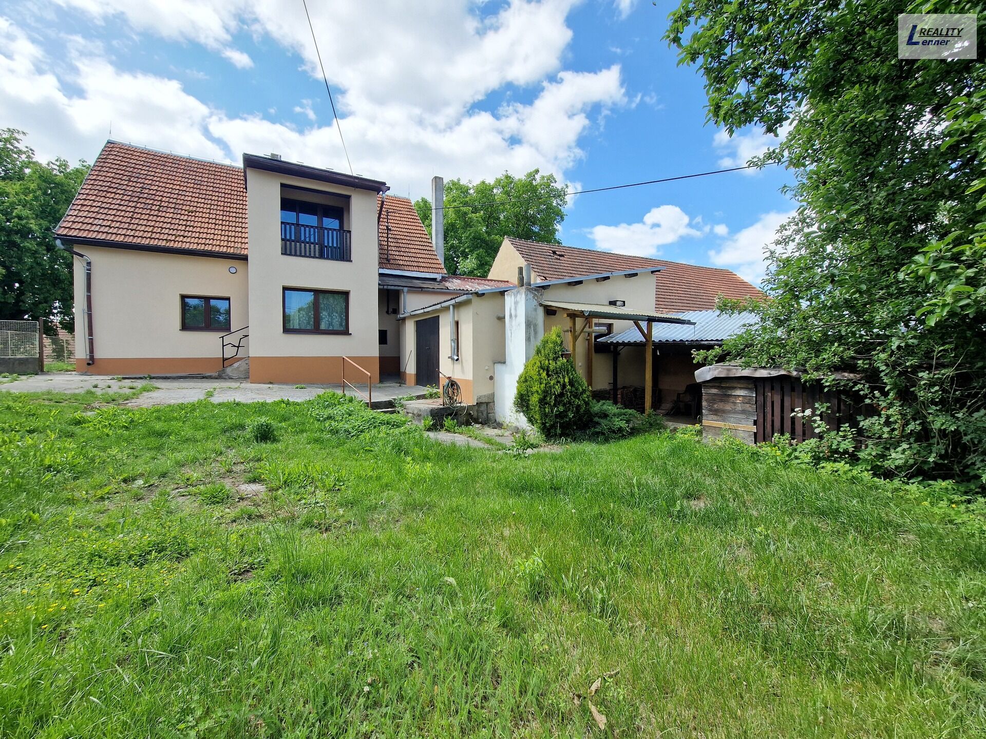 RD 5+2/ garáž, dílna, sklad nářadí, kolny, pergola, skleník, vše na pozemku 517 m2.