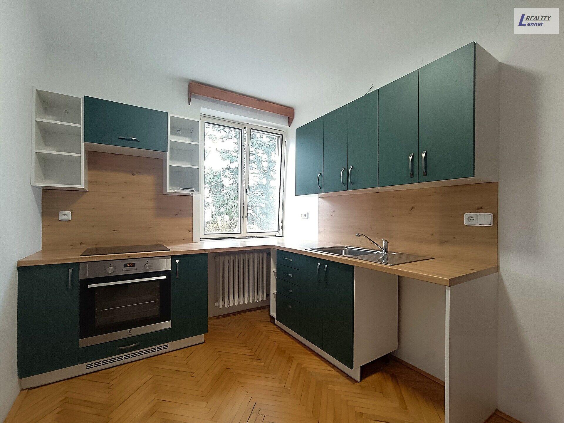 Pronájem bytové jednotky 3+1, 72 m2 v rodinném domě, zahrada, garáž