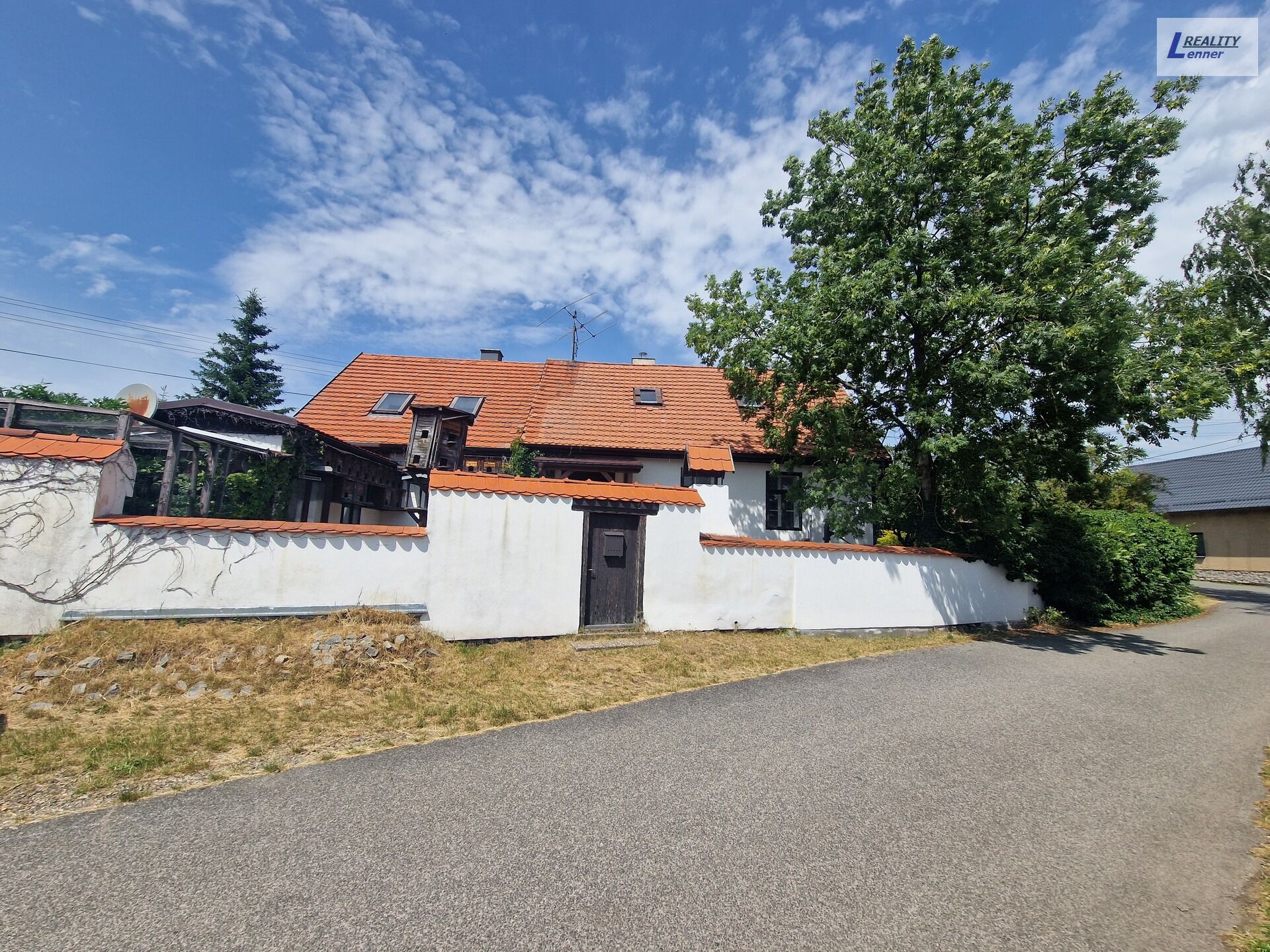 RD 4+2/ pergola, přístřešek, voliéry, vše na pozemku 511 m2