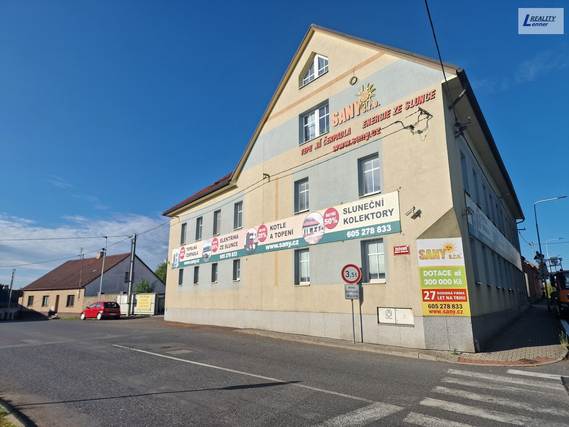 Kancelářské prostory k pronájmu 99 m2, 1. patro, parkování