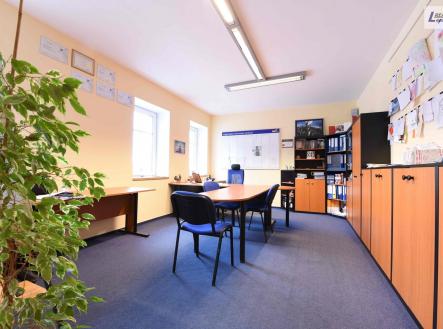 Pronájem kanceláře, 99 m²