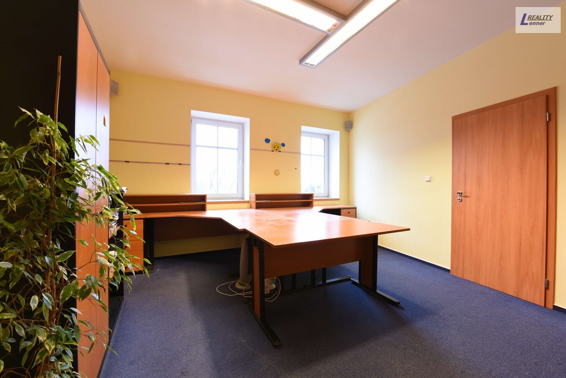 Kancelářské prostory k pronájmu 76 m2, 1. patro, parkování