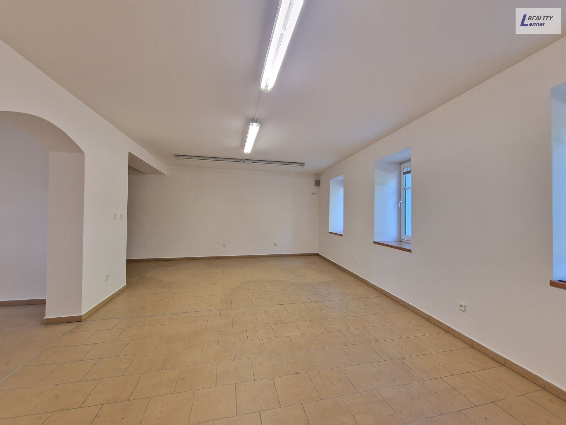 Kancelářské prostory k pronájmu 50 m2, přízemí, parkování