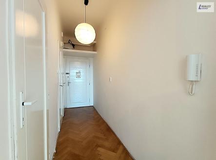 Pronájem bytu, 1+kk, 32 m²